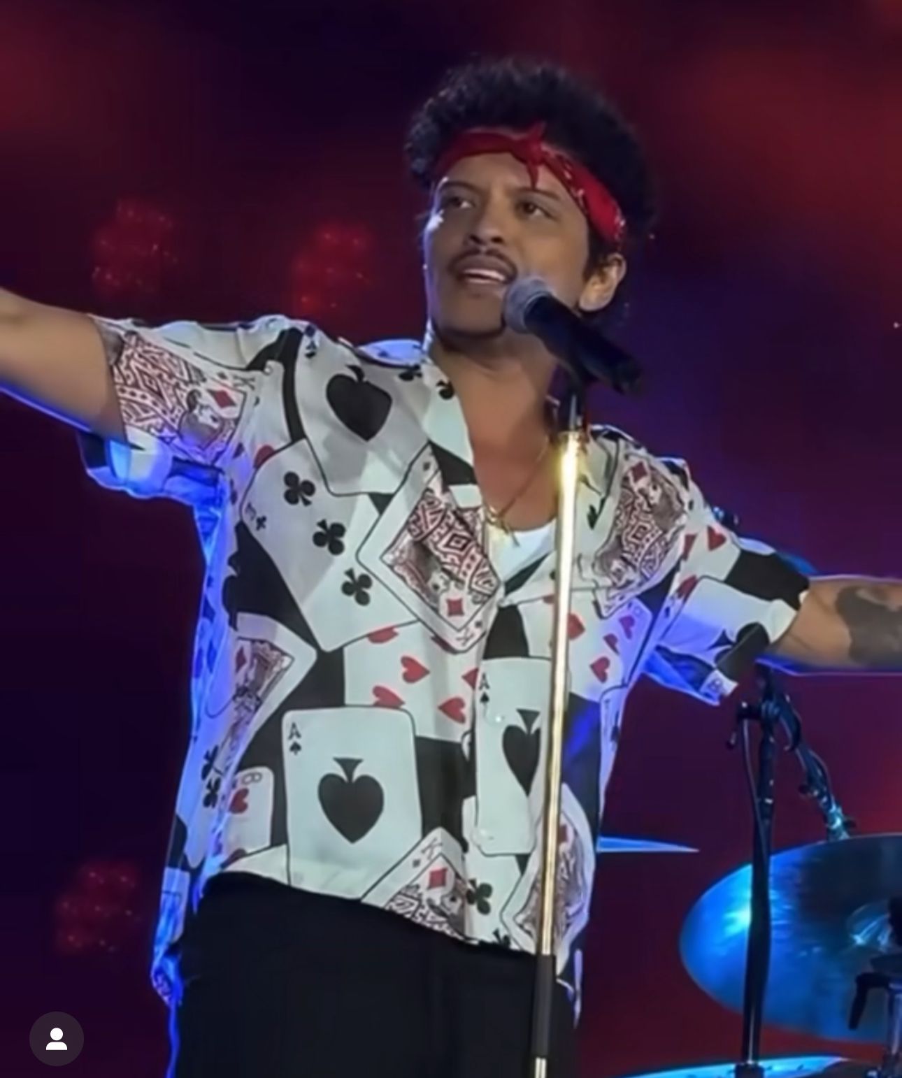 Bruno Mars completa 39 anos em solos brasileiros, país de seu coração