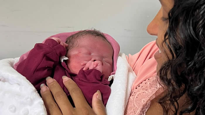 Laura é a primeira bebê nascida na maternidade de Londrina em 2025