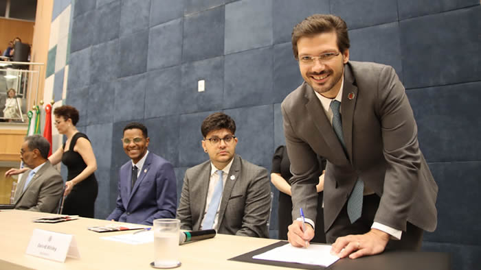 Tiago Amaral assume o comando da Prefeitura de Londrina