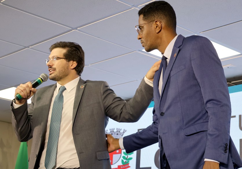 Tiago Amaral assume o comando da Prefeitura de Londrina