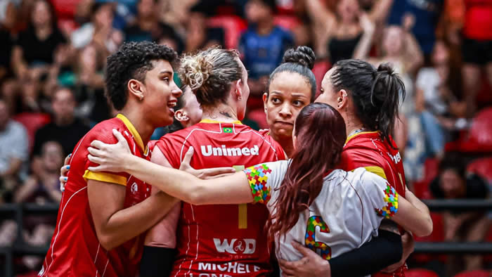 Londrina Vôlei vence Curitiba em duelo acirrado na capital paranaense