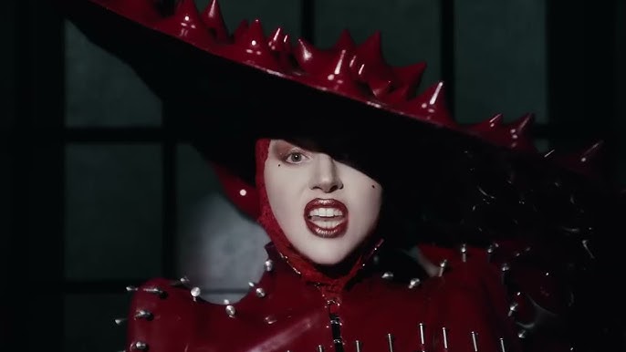 Lady Gaga recupera visual dark em novo videoclipe