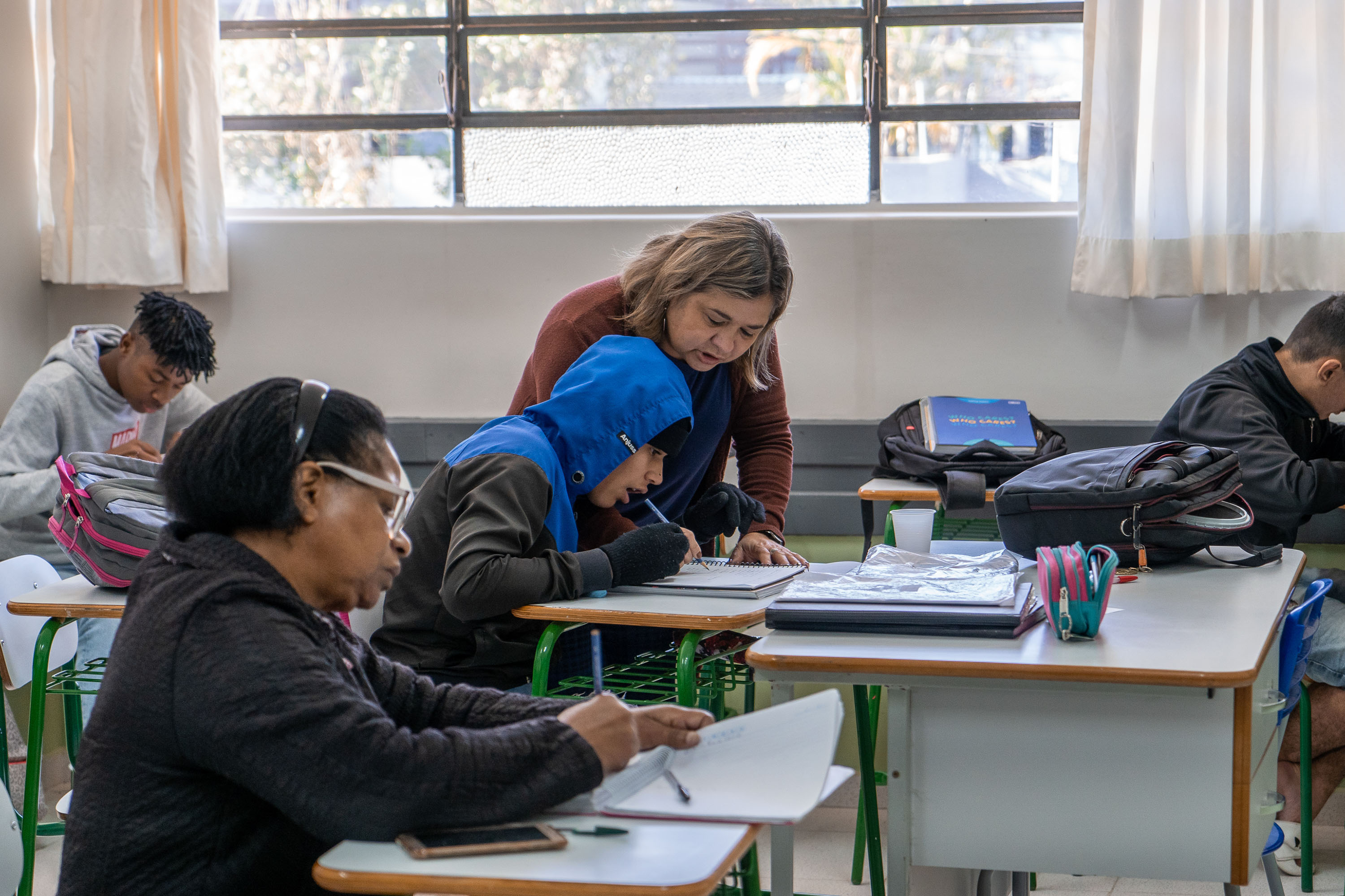 Quer aprender a ler e escrever? Alfabetiza Paraná abre inscrições