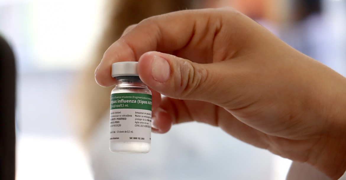 Vacinação contra gripe registrou mais de mil doses no fim de semana
