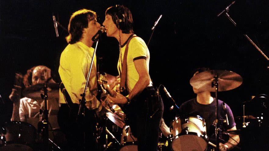 Como a capa de ‘The Wall’, do Pink Floyd, foi feita na cozinha de Roger Waters