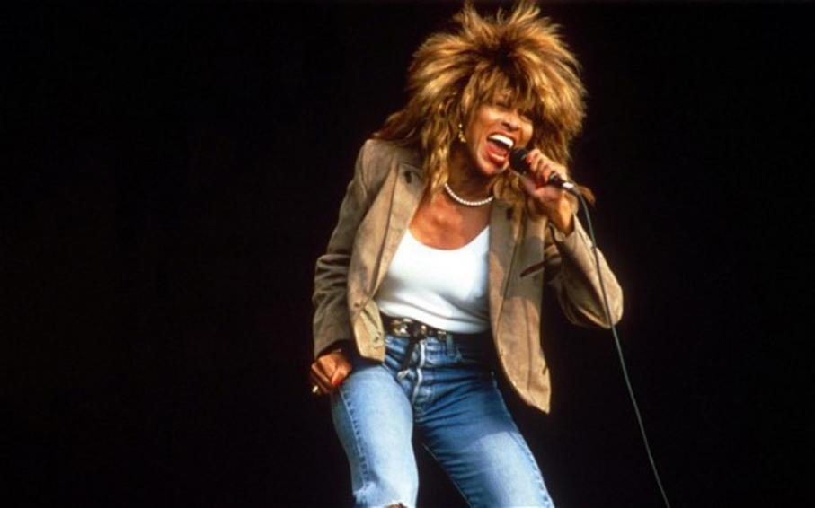 O maior sucesso de Tina Turner que "fracassou" na voz de outra cantora famosa